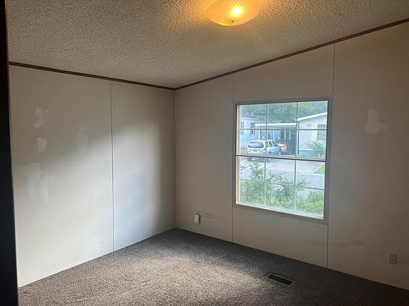 3rd image of 13651 Pinewood Dr