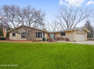 255 Park Ln, Roselle, IL 60172