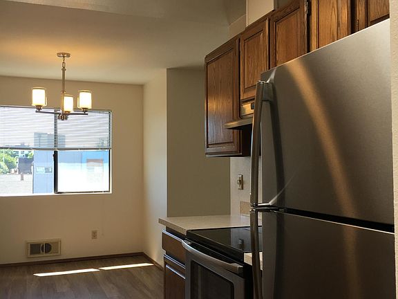 Stainless stell appliances and glass cooktop stove