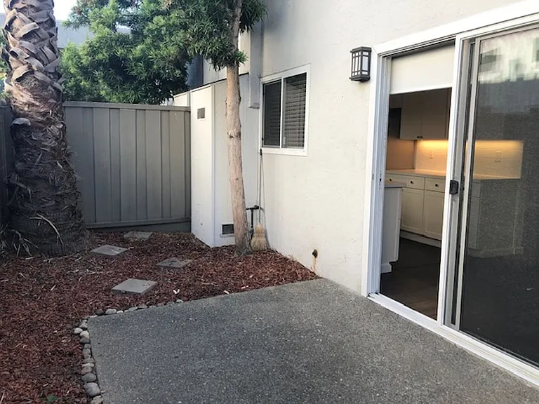 Village Square Townhomes — Photo 19
