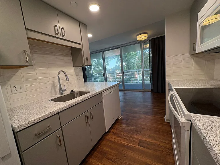 Sky Park Apartments — Photo 63
