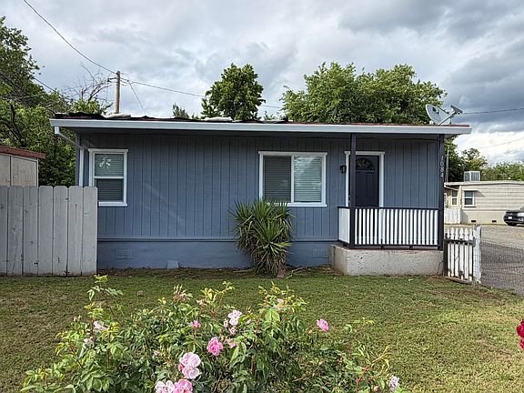 2nd image of 1064 Hawthorne Ave