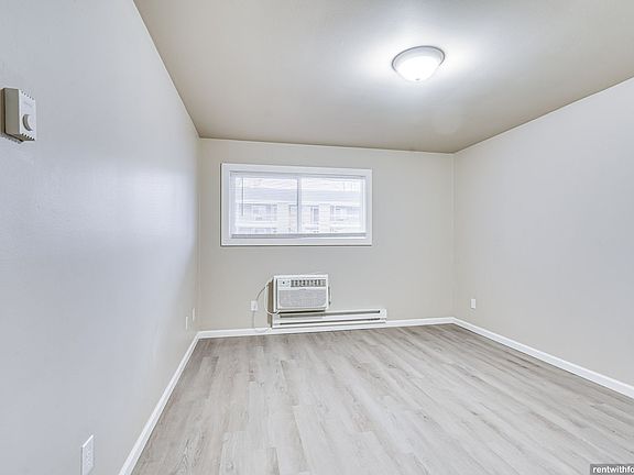5th image of 1316 Honeysuckle Ln #306