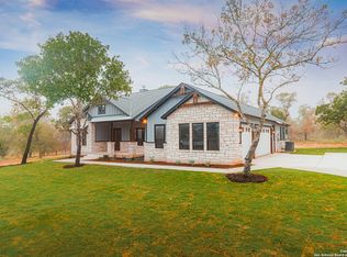200 Crescent Rdg, Adkins, TX 78101