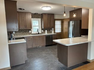 2083 Albemarle St, Roseville, MN 55113