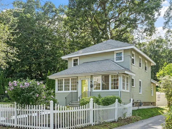 12 Romola Rd, Worcester, MA 01605