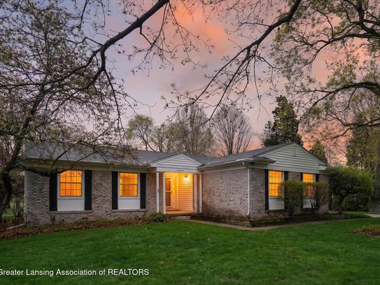 6020 Skyline Dr, East Lansing, MI 48823