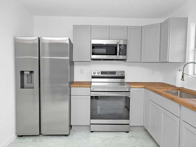 2421 NW 16th St #2 — Photo 5