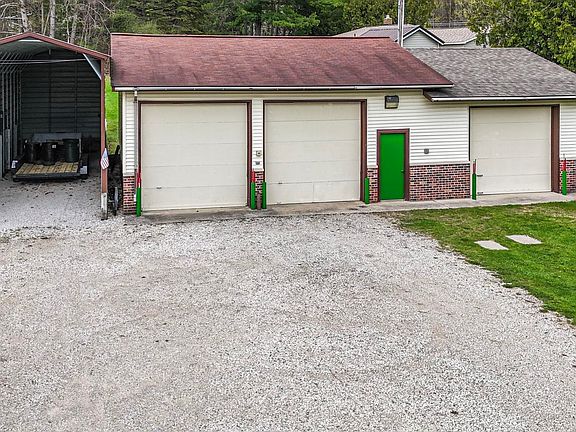 2nd image of 3032 Silver Lake Rd