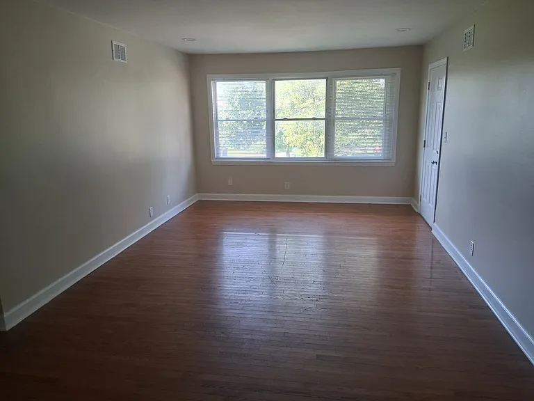 2215 Louisville Ave #9 — Photo 8