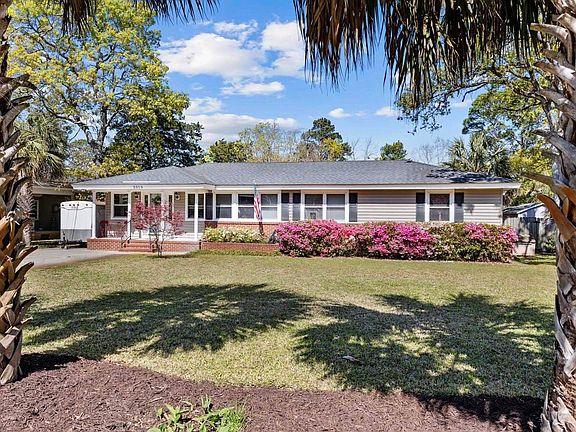 3rd image of 3919 Camellia Dr
