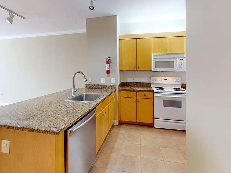 631 D St NW #931 — Photo 3