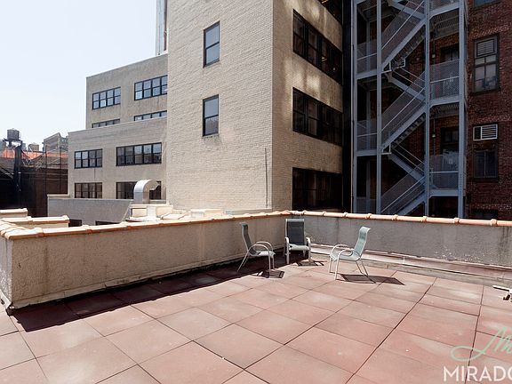 2nd image of 10 E 13th St Ph H