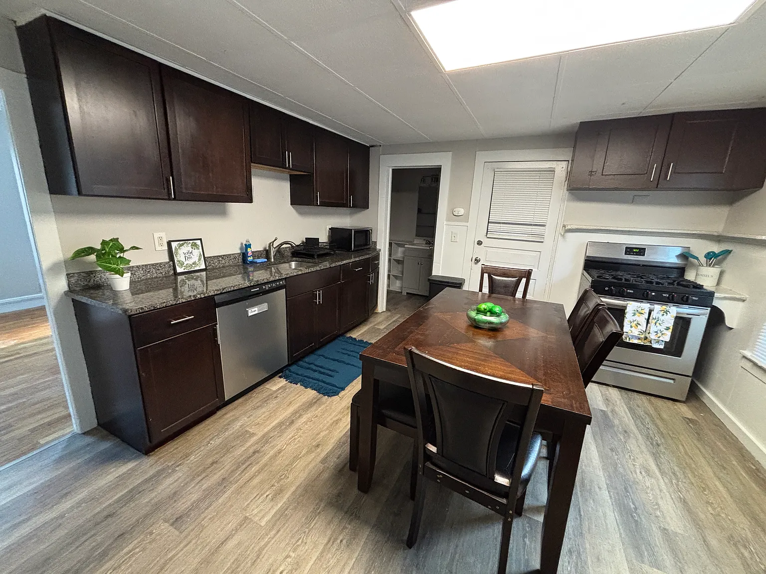6 bed, 1920 sqft, $4,500 — Photo 4