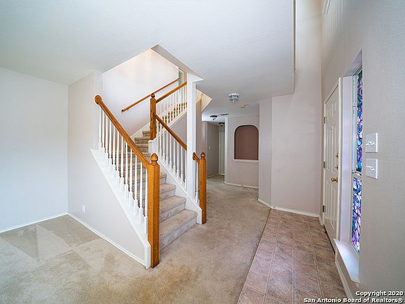 4th image of 1139 Lion Way