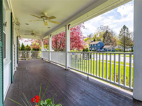 5th image of 353 Pinecrest Dr