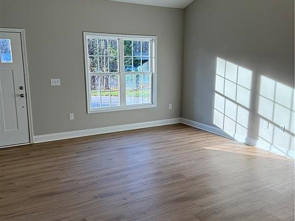 4th image of 123 Creekside Dr