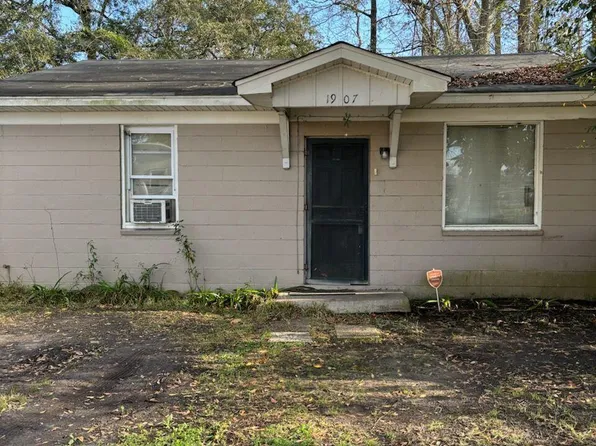 1907 Kerry St, North Charleston, SC 29406