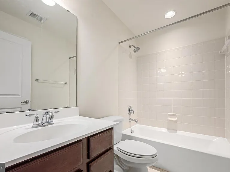 106 Argyle Ct — Photo 11