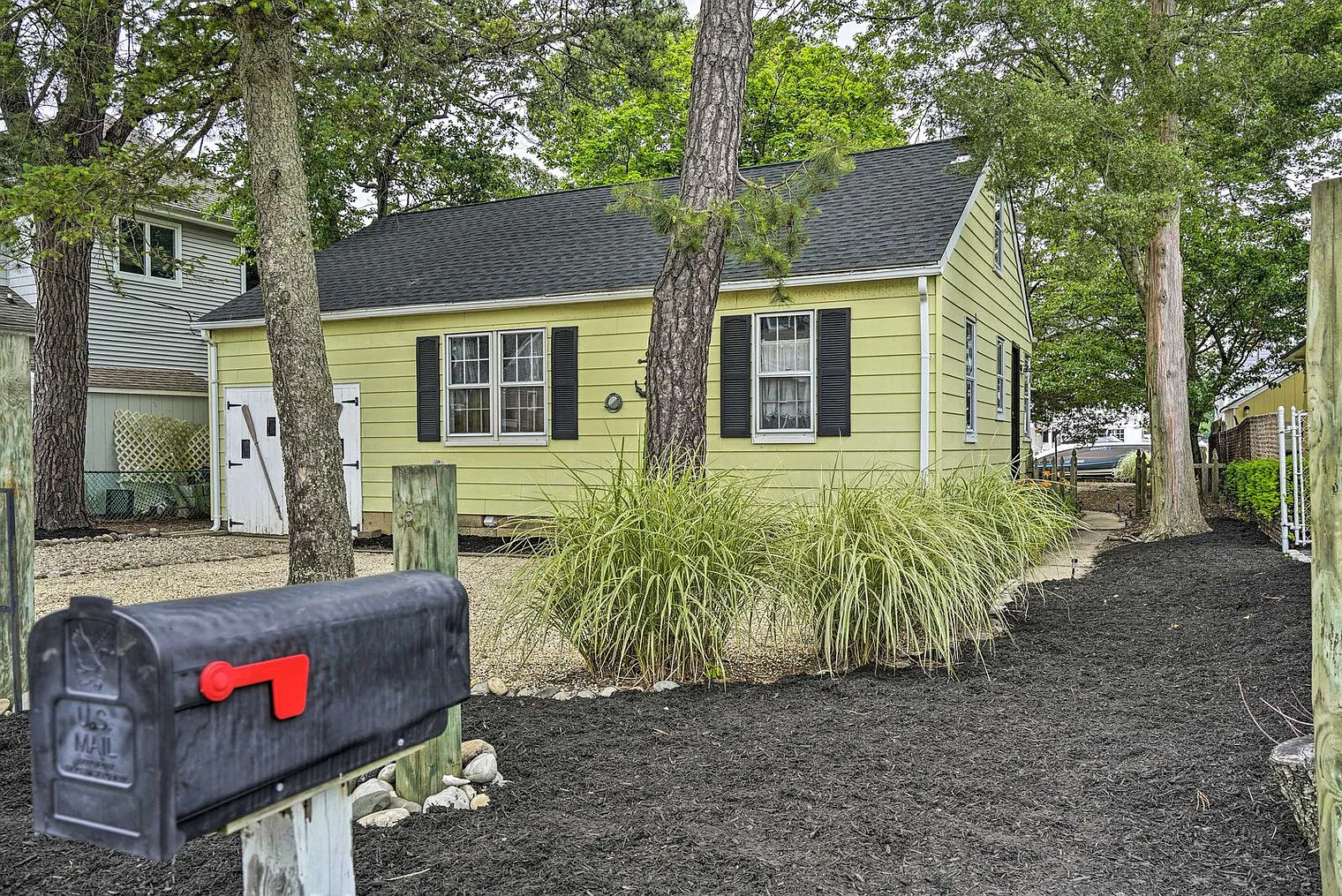 3 bed, 1.0 bath, 1496 sqft, $4,588 — Photo 3