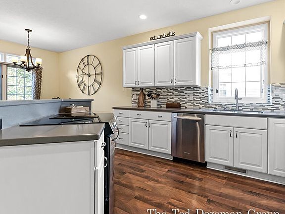 3rd image of 385 Holly Field Ct