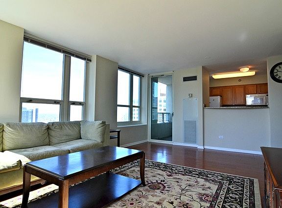 3rd image of 345 N La Salle Dr APT 4506