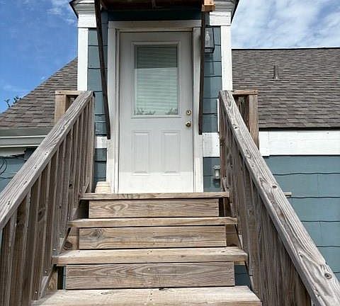 2nd image of 501 1/2 Johnson St