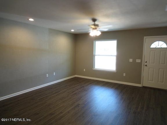 5th image of 936 Southern Villa Dr
