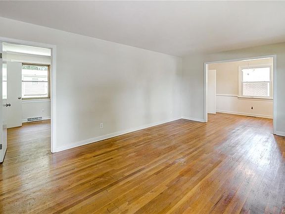 4th image of 8710 Woodlake Dr