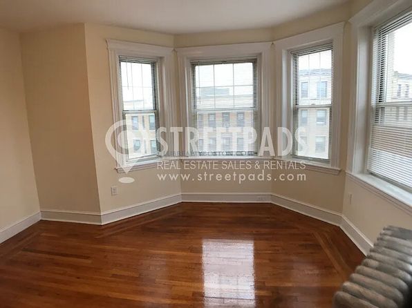 27 Park Dr APT 17