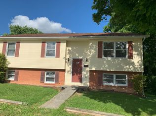 809 2nd Ave #M, Radford, VA 24141