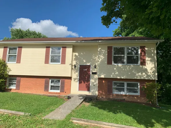 809 2nd Ave #M, Radford, VA 24141