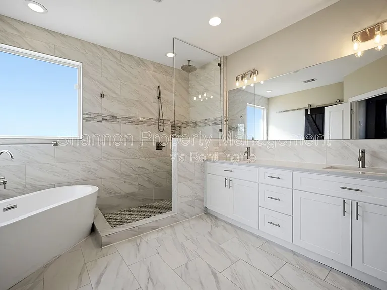 605 Dumble St — Photo 25