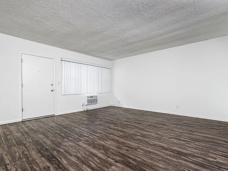 322 W Burchett St — Photo 11