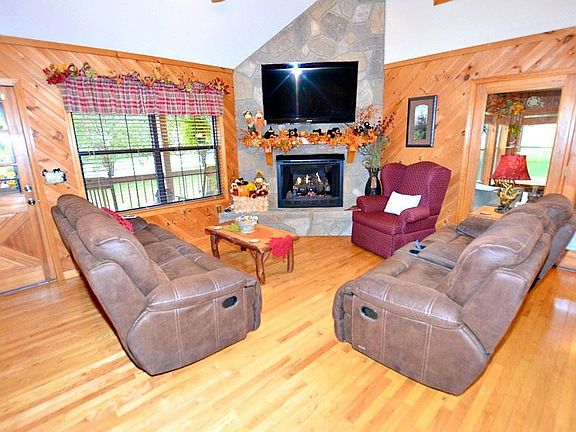 5th image of 3581 Mountain Creek Way