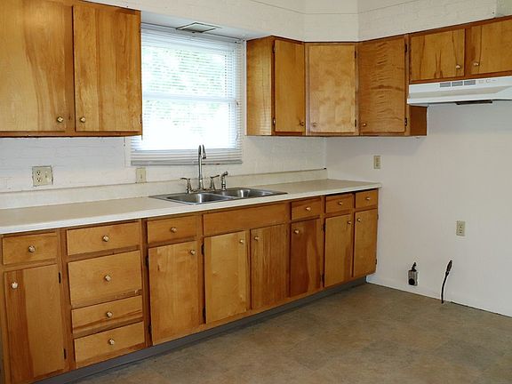2nd image of 505 Meadowlawn Dr
