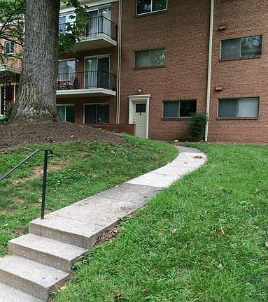 2nd image of 10696 Weymouth St #W4