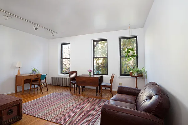 Sold by Stribling | media 18