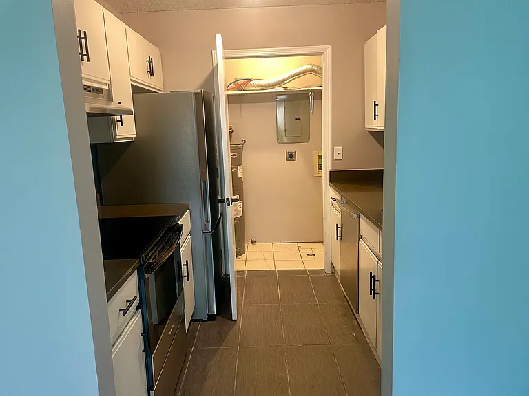 5155 Seaton Hall Dr #4 — Photo 3