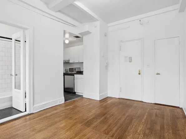 19 West 69th Street image 1 of 16