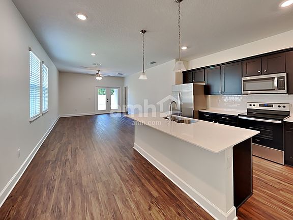 5th image of 1105 Walden Pond Dr