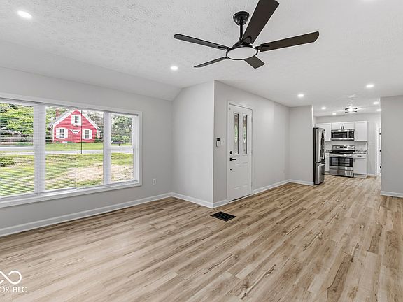 4th image of 5547 W Southport Rd