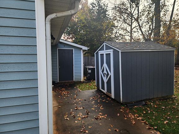4th image of 1810 Saffron Pl