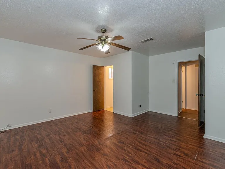 450 Norvell St — Photo 9