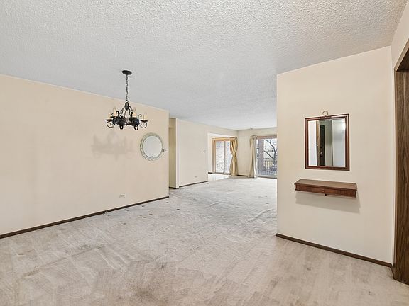 5th image of 601 W Huntington Commons Rd APT 202