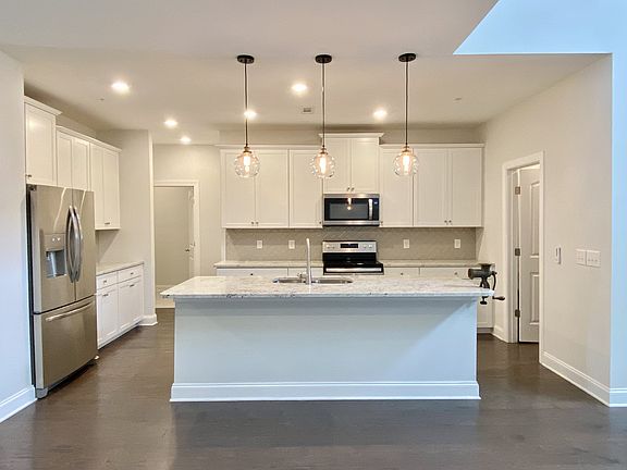 4th image of 129 Circle Dr