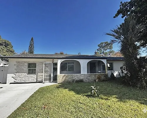 1301 SE Sandpiper Ln Photo 1