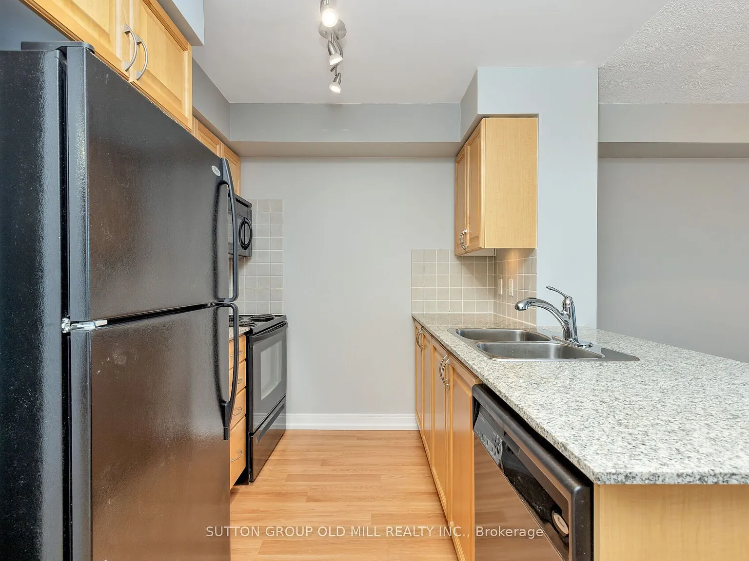 2 bed, $2,400 — Photo 3