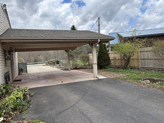 3rd image of 371 Pleasant Dr