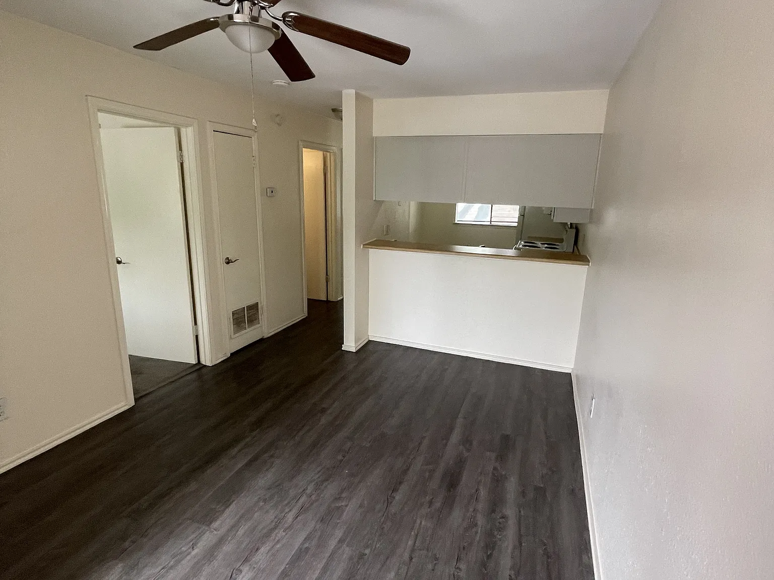 500 Burton Ave - 12 — Photo 3